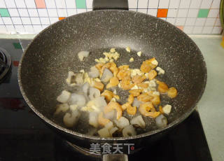 海参江瑶柱焖冬瓜的做法步骤：3