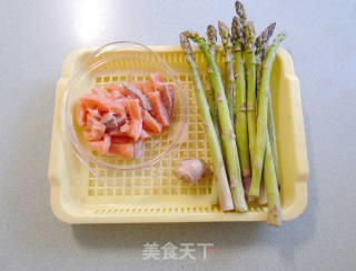三文鱼芦芛的做法步骤：1