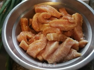 猪头肉炒白豆的做法步骤：1