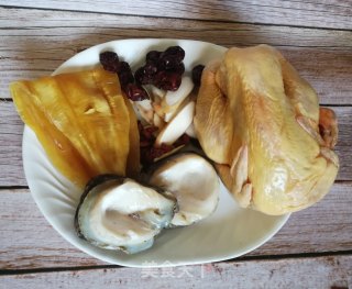 鲍鱼花胶鸡汤的做法步骤：1