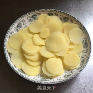 椒盐土豆片的做法步骤：1