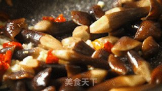 有家鲜厨房：蚝油秋葵黑皮鸡枞菌的做法步骤：5