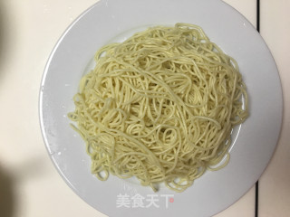 十三香龙虾拌面的做法步骤：4