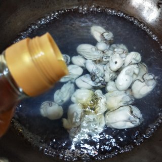 生蚝煎鸡蛋的做法步骤：3