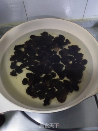 鸡肉丸子炒西兰花的做法步骤：6