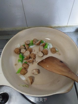 鸡肉丸子炒西兰花的做法步骤：10