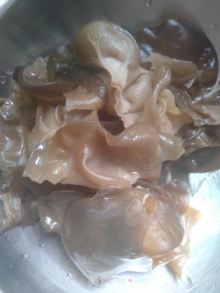 小炒洋葱木耳的做法步骤：2