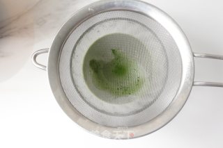 抹茶奶油蛋糕卷的做法步骤：4