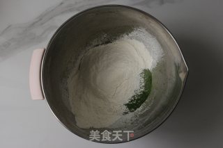 抹茶奶油蛋糕卷的做法步骤：7