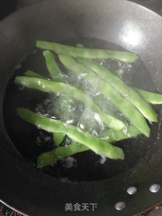 凉拌麻辣扁豆的做法步骤：1
