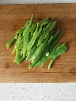 凉拌麻辣扁豆的做法步骤：2