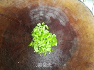 西红柿尖椒炒鸡蛋的做法步骤：3