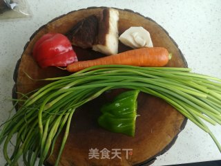 腊肉炒杂蔬的做法步骤：1