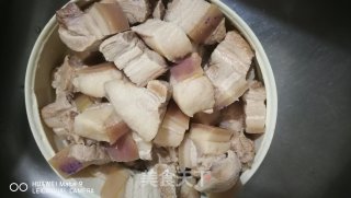 红烧肉（黄花菜）的做法步骤：1