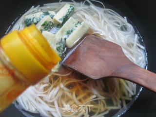 菠菜鸡蛋糕汤面的做法步骤：4