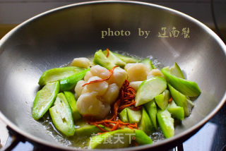 丝瓜虫草花烩鱼丸的做法步骤：4
