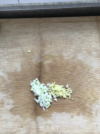 小炒虾仁的做法步骤：3