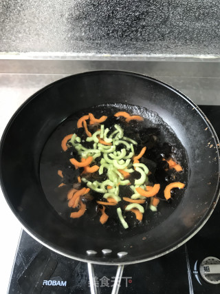 小炒虾仁的做法步骤：4