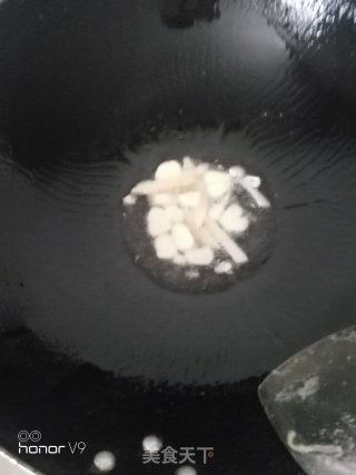 鸡蛋鲜虾炒芦笋的做法步骤：4