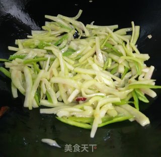 辣炒西瓜瓤的做法步骤：8