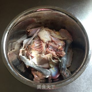 小鸡烧毛豆的做法步骤：1