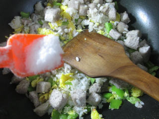 青蛋高粱馒头炒饭的做法步骤：6