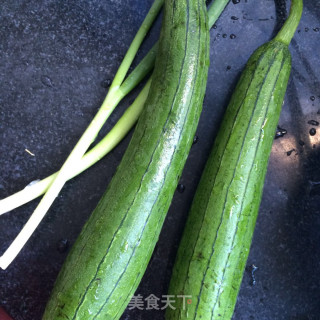毛豆烧丝瓜的做法步骤：1