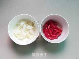 洋葱芦笋炒鸡心的做法步骤：3