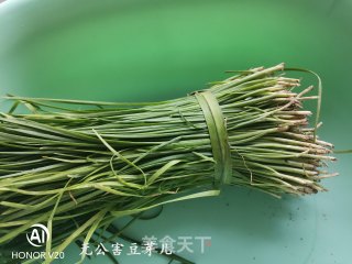 韭菜鸡蛋虾皮水煎包的做法步骤：1