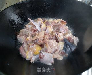 仔鸡烧毛豆的做法步骤：3