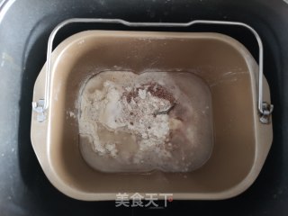 核桃软欧的做法步骤：1