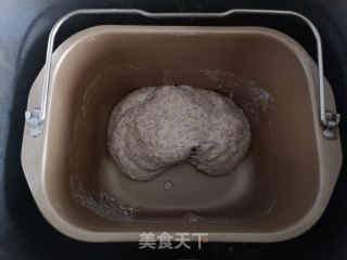 核桃软欧的做法步骤：2