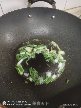 西红柿巴沙鱼汤的做法步骤：3