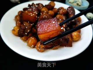 “下酒菜”红烧肉鹌鹑蛋的做法步骤：1