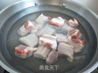 “下酒菜”红烧肉鹌鹑蛋的做法步骤：7