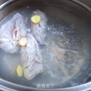 手撕香辣鸡丝的做法步骤：2