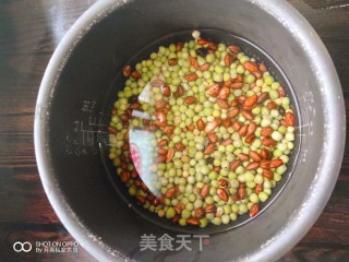 #父亲节，给老爸做道菜#简单大米加了这个既简单软糯又有营养的做法步骤：3