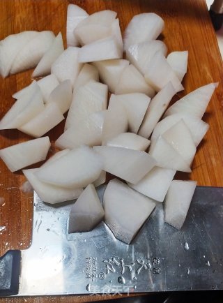 水鸭焖白萝卜的做法步骤：2