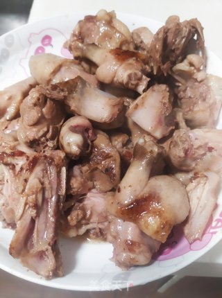 水鸭焖白萝卜的做法步骤：3