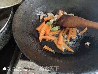 西兰花木耳炒香肠的做法步骤：6