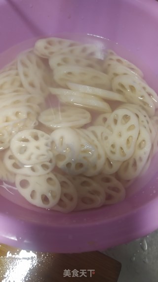清炒莲藕的做法步骤：1