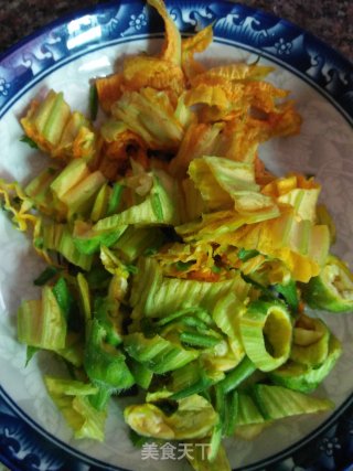 南瓜花饼的做法步骤：3