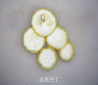 柠檬烤巴沙鱼配土豆沙拉的做法步骤：2