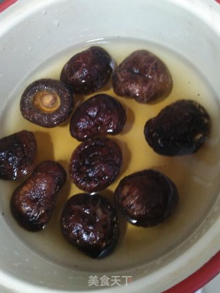 炸豆腐香菇丸子的做法步骤：2