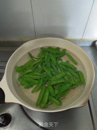 彩椒炒荷兰豆的做法步骤：3