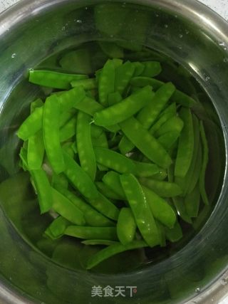 彩椒炒荷兰豆的做法步骤：4