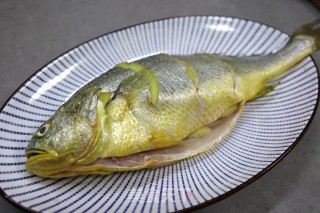 清蒸黄花鱼的做法步骤：4