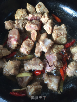 土豆烧排骨的做法步骤：3