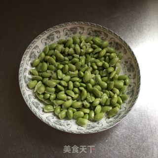 白玉菇炒毛豆的做法步骤：2