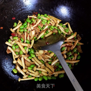 白玉菇炒毛豆的做法步骤：8